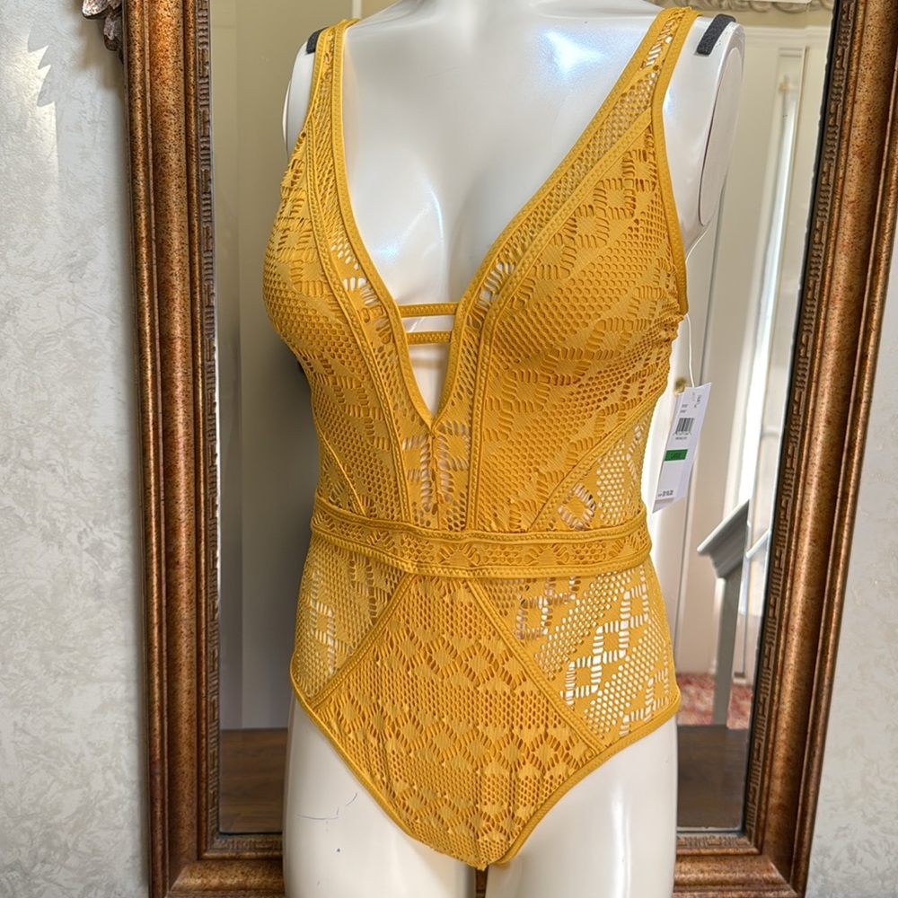 New BECCA Mustard Yellow Lace One Piece Swimsuit. Sz L. Ladder cutout in front. - Picture 5 of 15